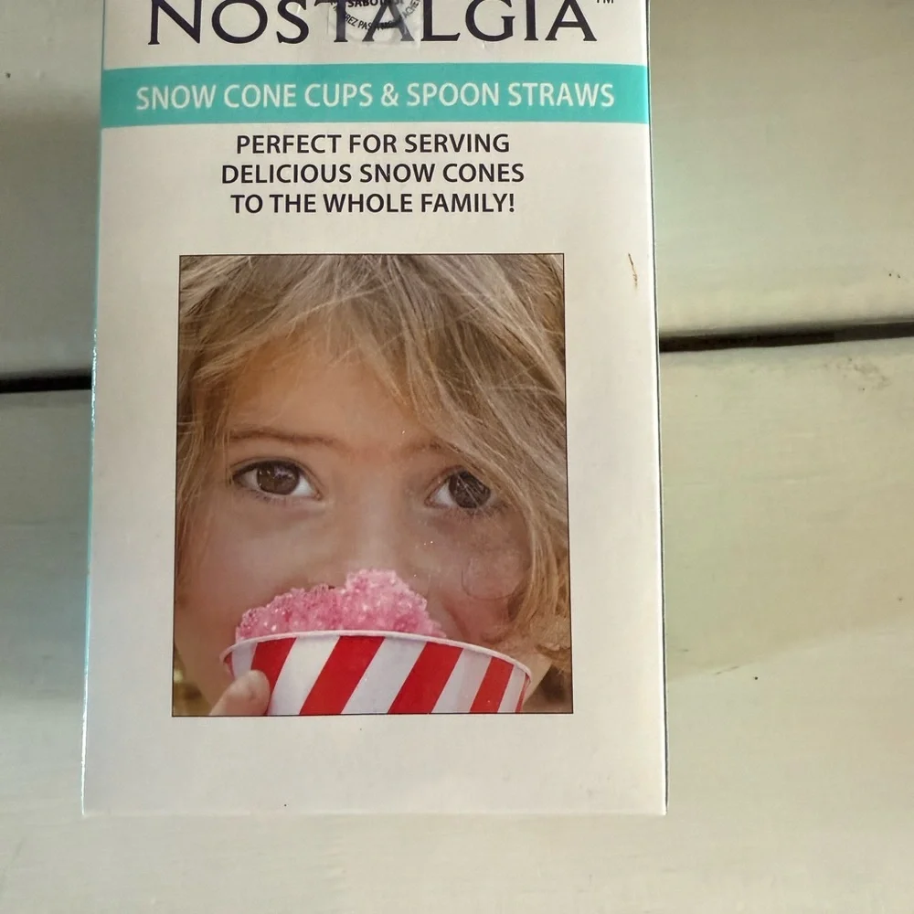 Nostalgia Red and White Disposable Snow Cone Cups and Spoon Straws
